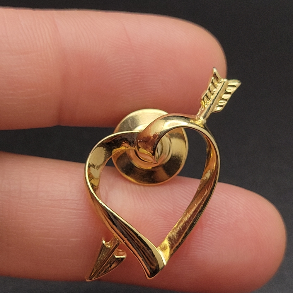 Avon Gold Heart and Arrow Tack Pin